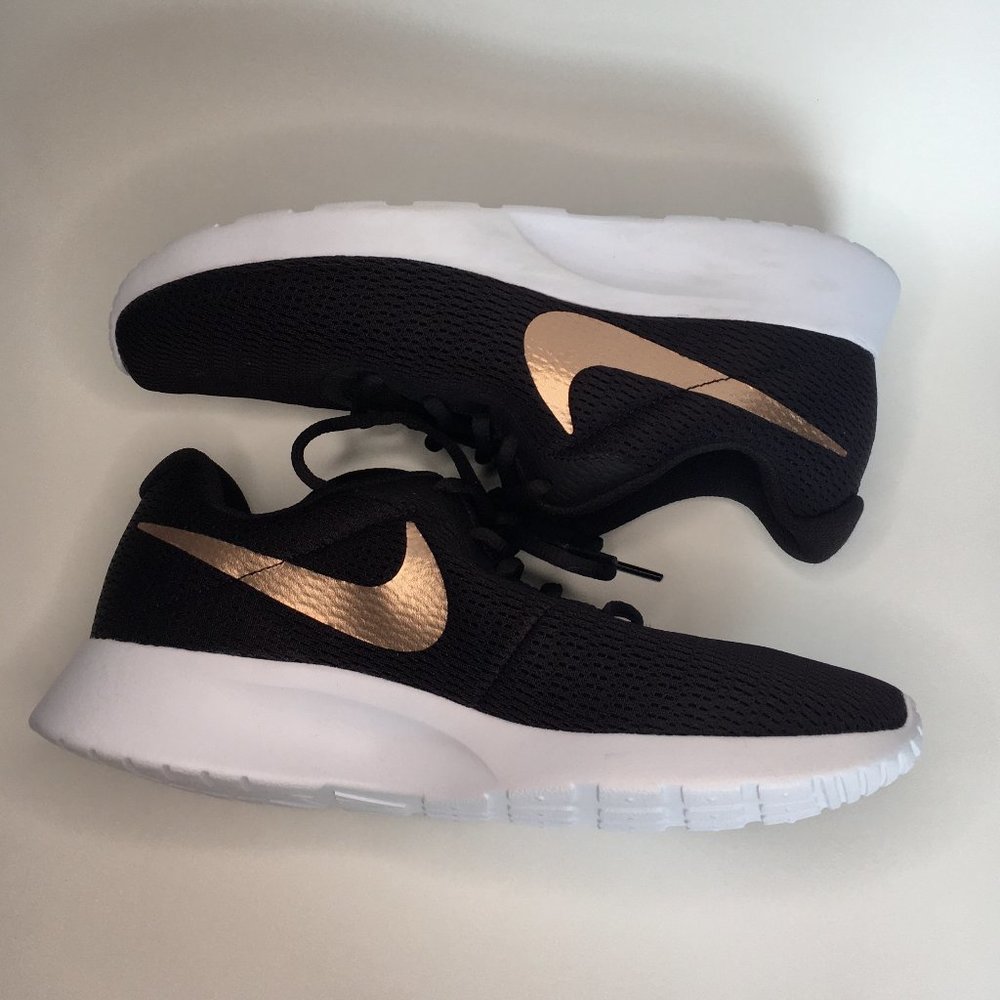 Nike Tanjun Women's Running Shoe - New No Box - 10